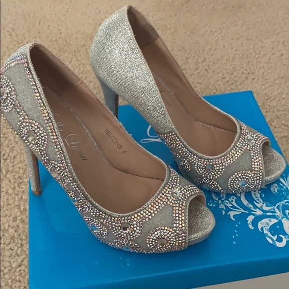 Heels - Picture 2 of 6